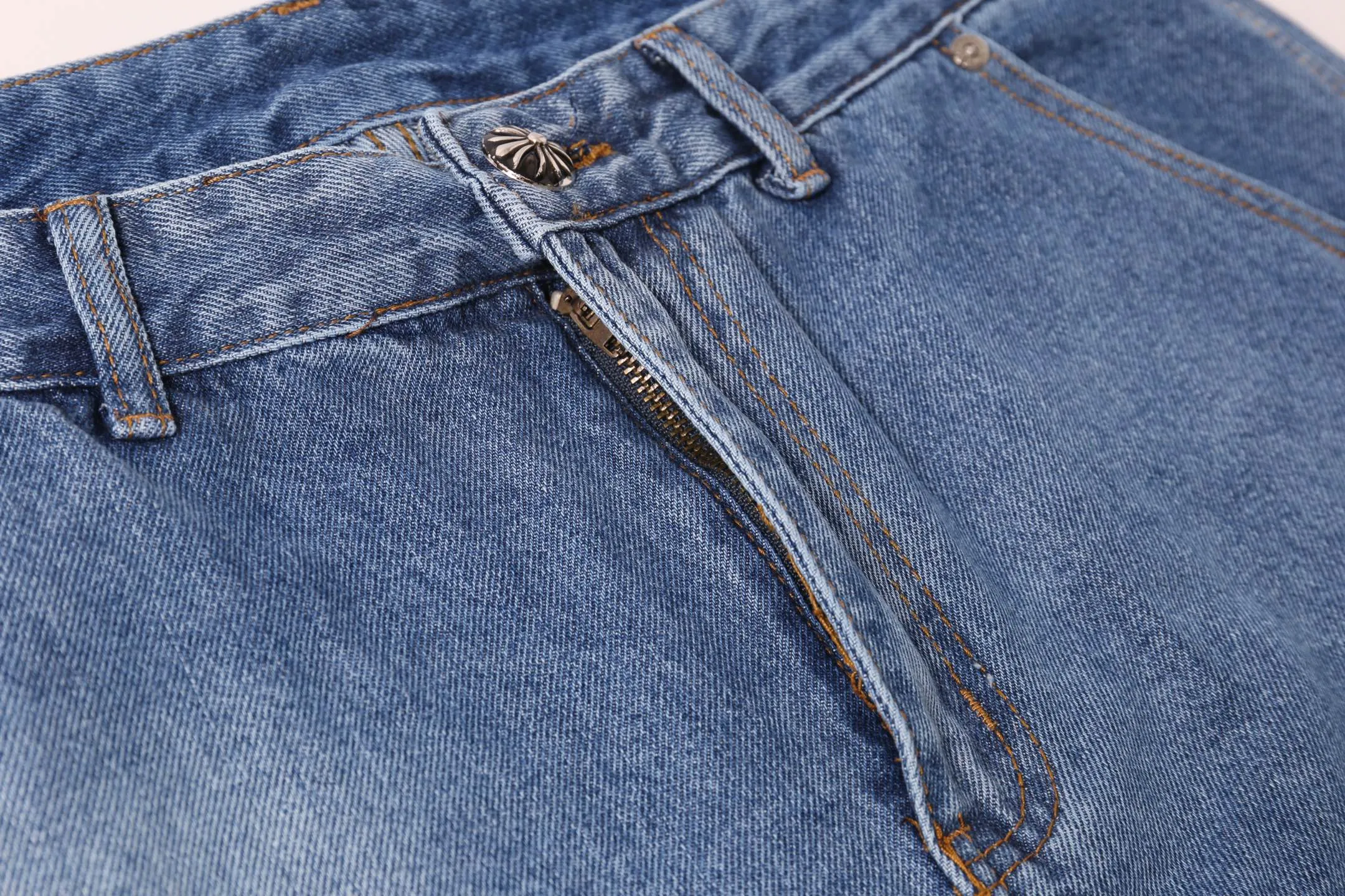 P260 Style No.: H881 Chrome Heart & Chrome Heart Blue Pants Black Metal Cross Work Jeans ChromeHearts#Design Jeans Invincible Texture Ceiling-Level Jeans Hard to Find at the Counter‼ ️ Cross patchwork leather jeans, top-notch heavy-duty washing process, calfskin laser-cut cross, distressed silver hardware, straight version to make the upper body slimmer, that lesbian style Color: blue Size: 28-30-32-34-36